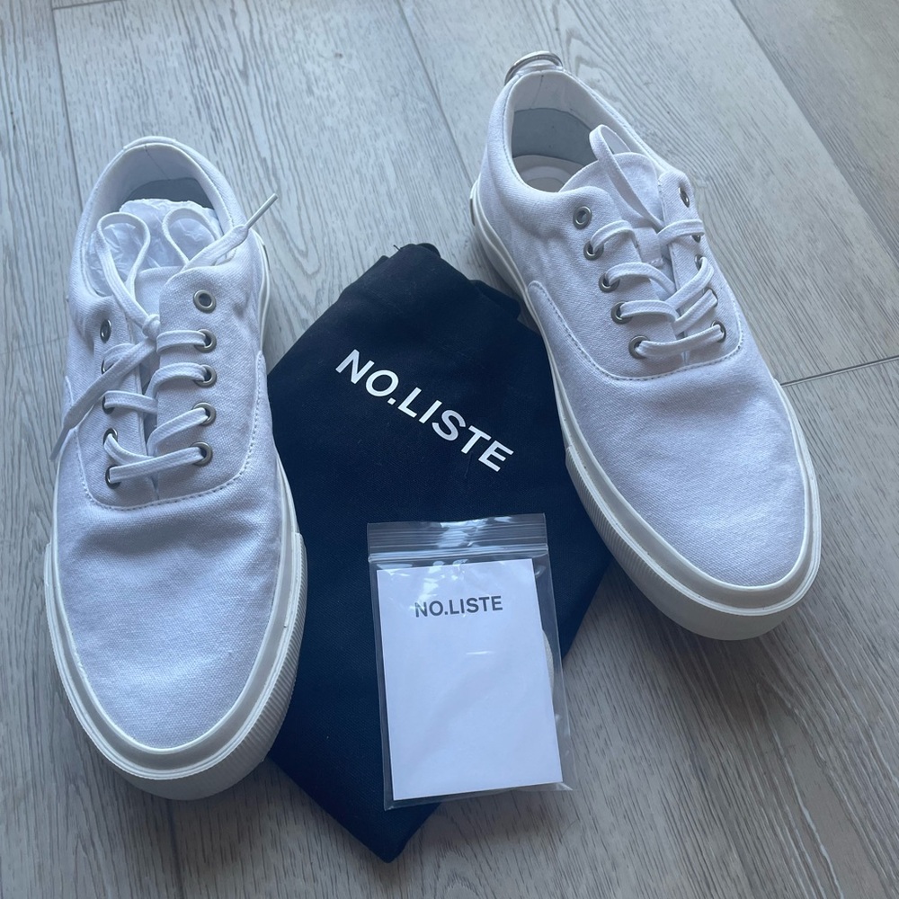 NEW- NO.LISTE Men's White Canvas Sneakers